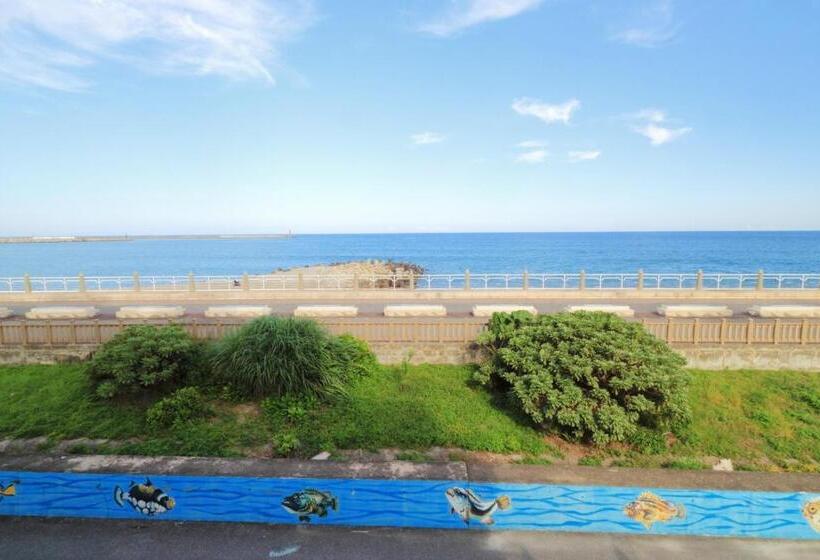 اتاق استاندارد با چشم‌انداز دریا, Two Home Inn