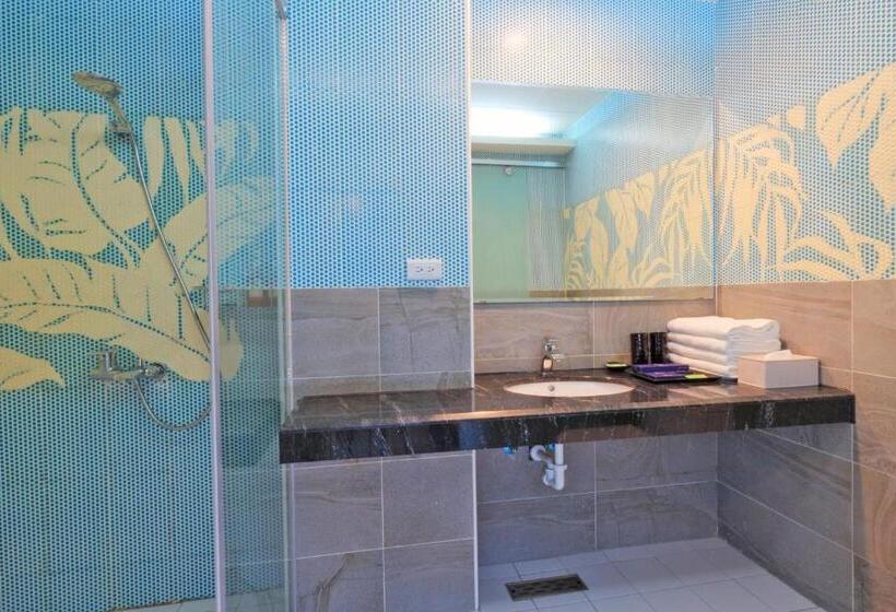 اتاق استاندارد چهار تخته با چشم‌انداز دریا, Two Home Inn