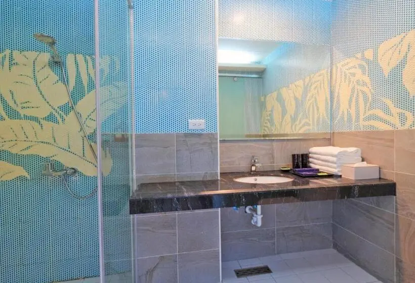 اتاق استاندارد چهار تخته با چشم‌انداز دریا, Two Home Inn