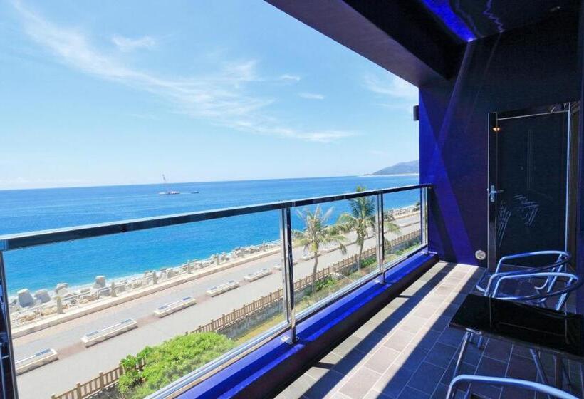 اتاق استاندارد چهار تخته با چشم‌انداز دریا, Two Home Inn