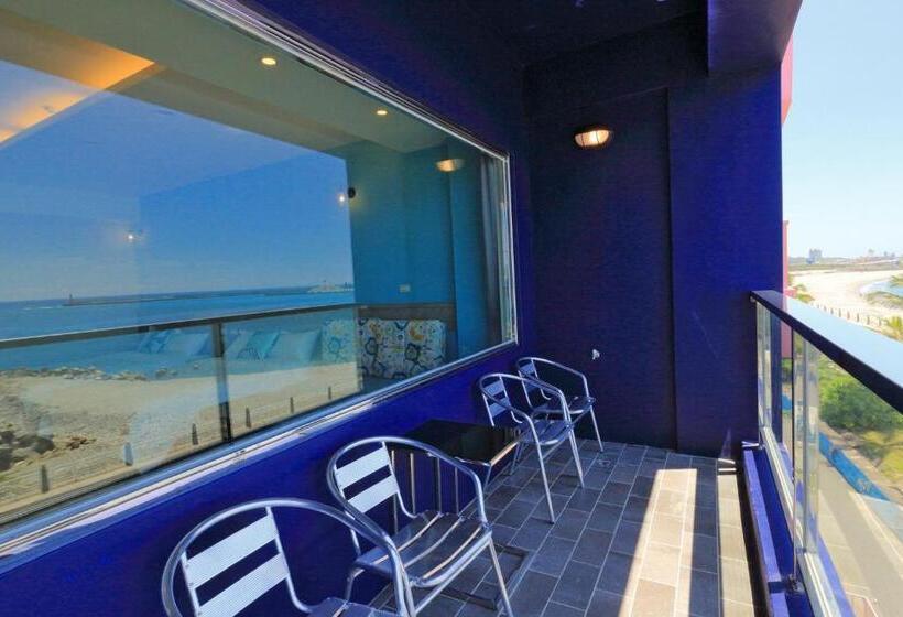 اتاق استاندارد چهار تخته با چشم‌انداز دریا, Two Home Inn