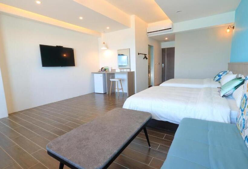 اتاق استاندارد چهار تخته با چشم‌انداز دریا, Two Home Inn