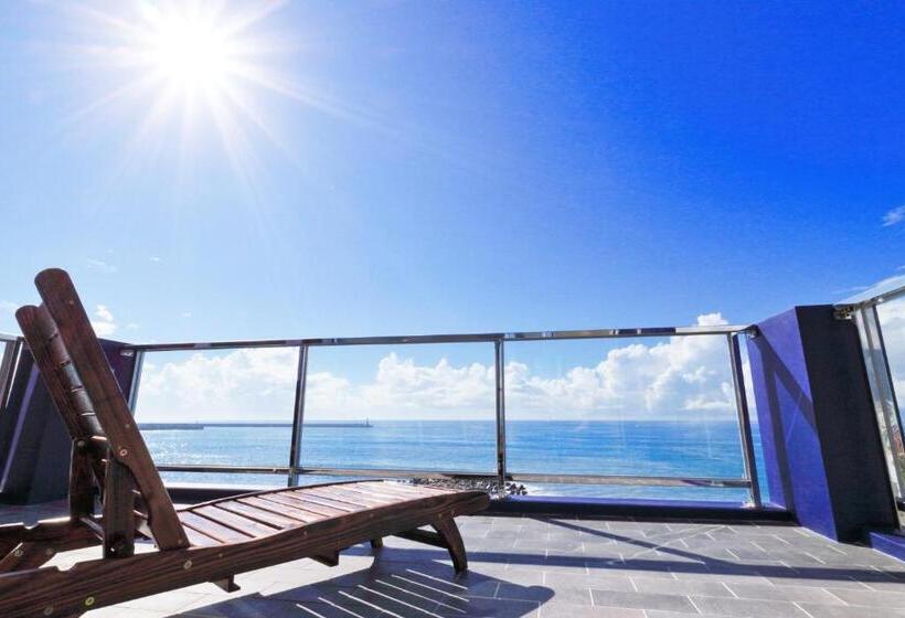 اتاق استاندارد با بالکن و چشم‌انداز دریا, Two Home Inn