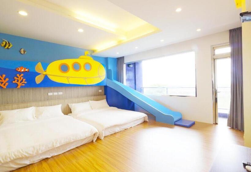 اتاق خانوادگی, Two Home Inn