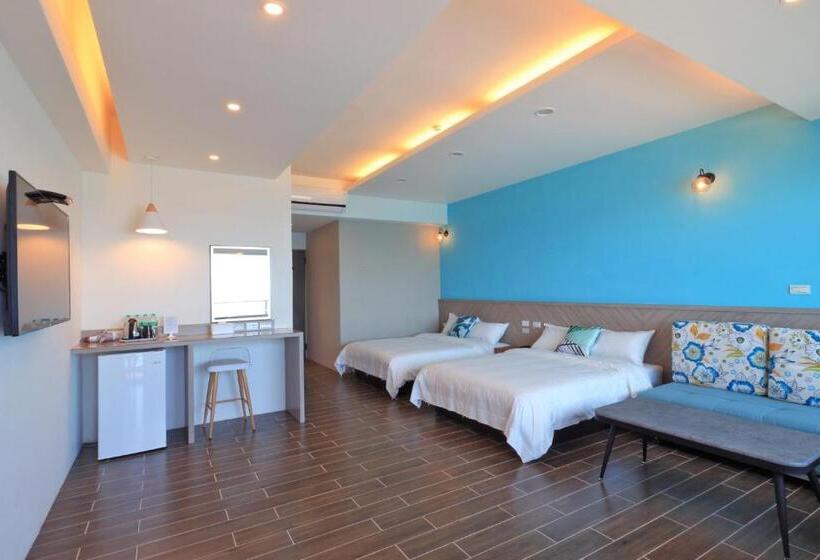 اتاق استاندارد چهار تخته با چشم‌انداز دریا, Two Home Inn