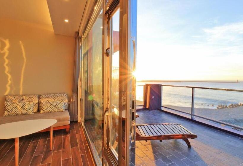 اتاق استاندارد با بالکن و چشم‌انداز دریا, Two Home Inn