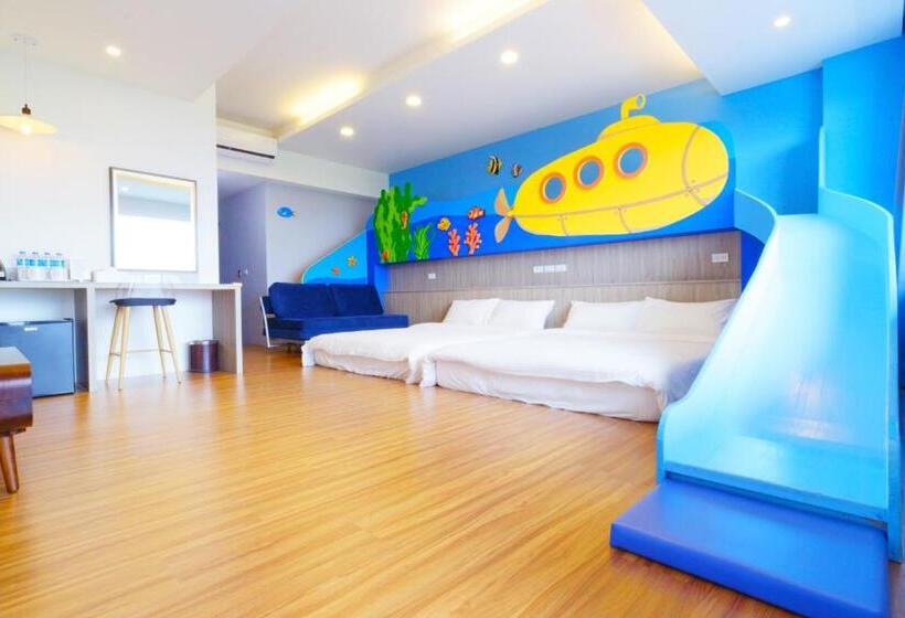 اتاق خانوادگی, Two Home Inn