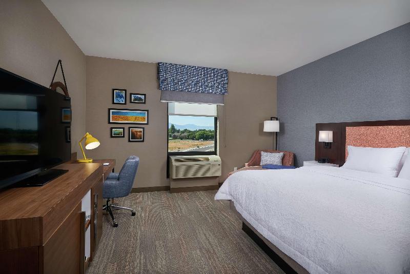 Номер Стандартный с Видом, Hampton Inn By Hilton Burley