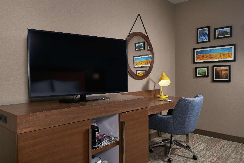 스탠다드 룸 킹사이즈 침대, Hampton Inn By Hilton Burley