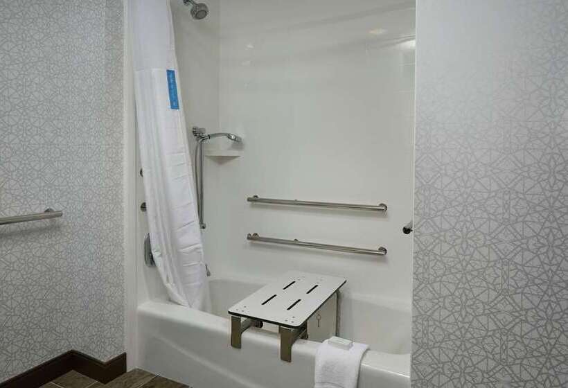 Номер Стандартный с Видом, Hampton Inn By Hilton Burley