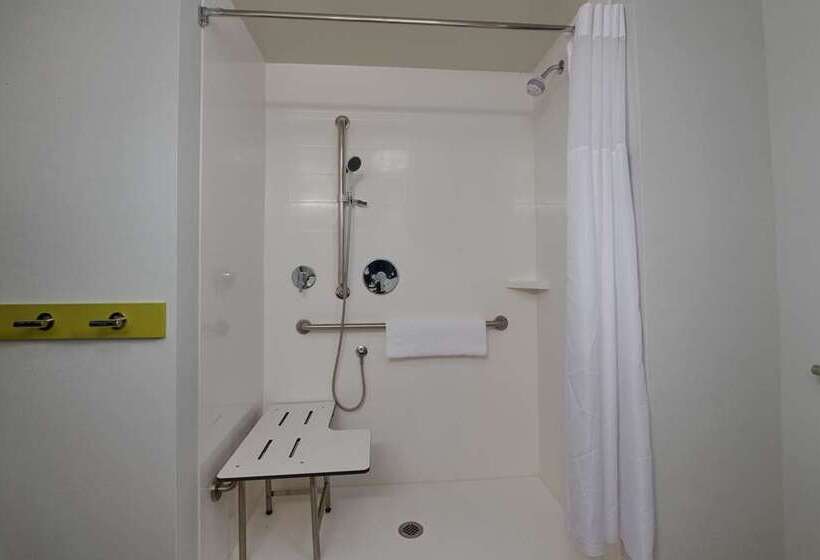 Номер Стандарт, Hampton Inn By Hilton Burley