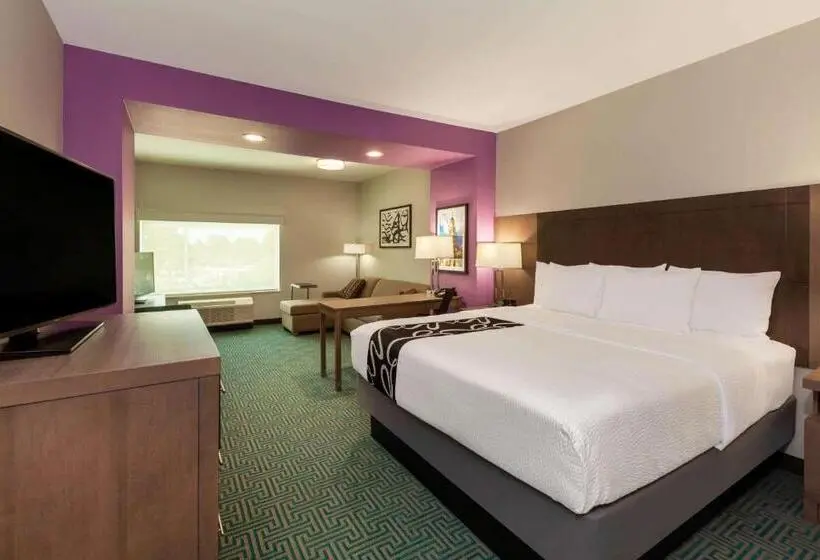 キングサイズベッドのデラックスルーム, La Quinta Inn & Suites By Wyndham Lafayette Oil Center