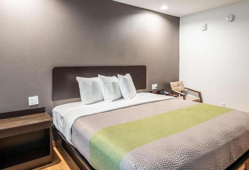 اتاق استاندارد با تخت بزرگ برای معلولان, Studio 6 Lake Charles