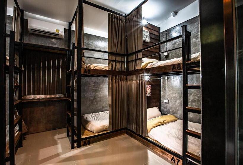 ルームシェアのワンベッド, Pai My Way Hostel