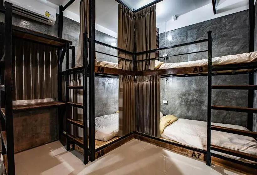 ルームシェアのワンベッド, Pai My Way Hostel