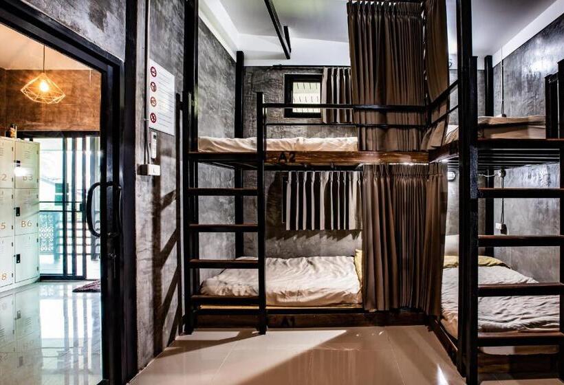 ルームシェアのワンベッド, Pai My Way Hostel