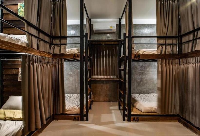 ルームシェアのワンベッド, Pai My Way Hostel