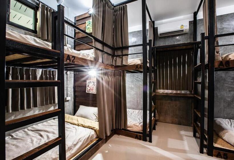 ルームシェアのワンベッド, Pai My Way Hostel