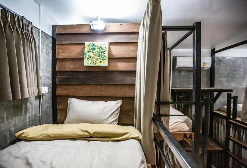 ルームシェアのワンベッド, Pai My Way Hostel