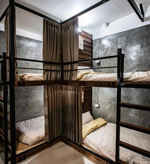 ルームシェアのワンベッド, Pai My Way Hostel