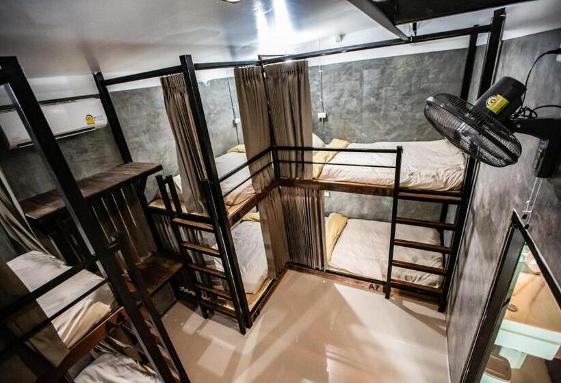 ルームシェアのワンベッド, Pai My Way Hostel