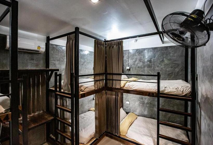 ルームシェアのワンベッド, Pai My Way Hostel