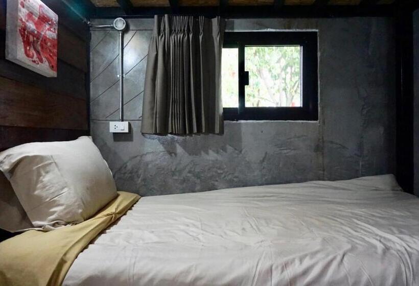 ルームシェアのワンベッド, Pai My Way Hostel