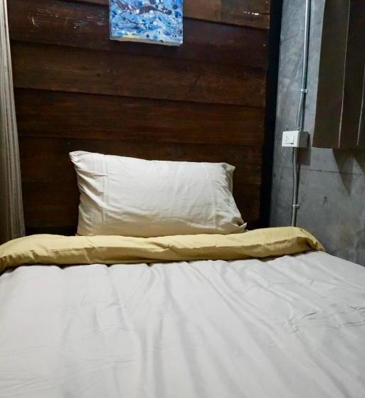 ルームシェアのワンベッド, Pai My Way Hostel