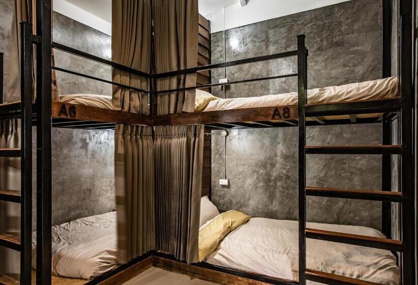 ルームシェアのワンベッド, Pai My Way Hostel