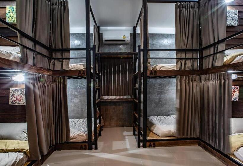 ルームシェアのワンベッド, Pai My Way Hostel