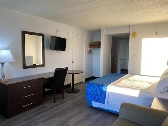 キングサイズベッドのスタンダードルーム, Fenwick Islander Motel