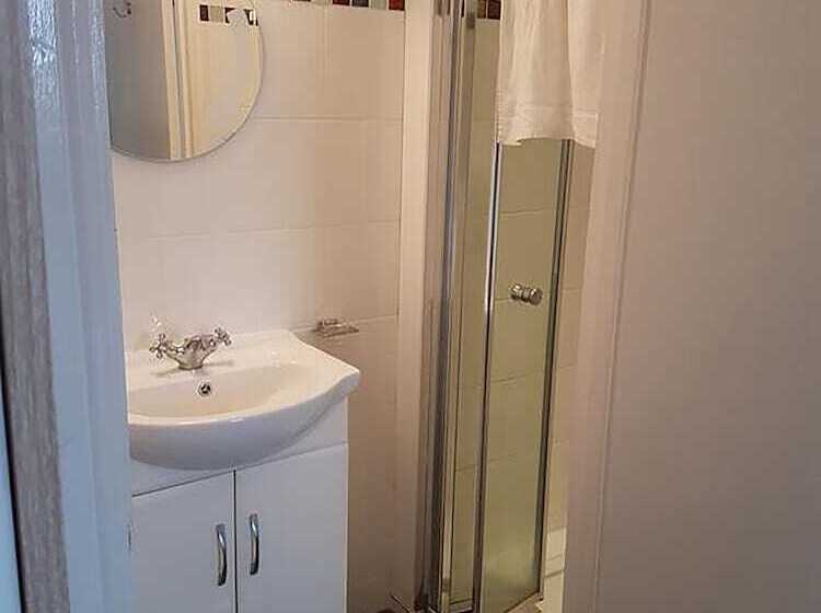 スタンダードルーム, The Red Lion