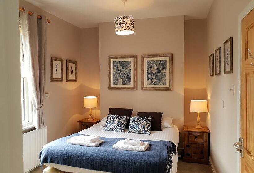 スタンダードルーム, The Red Lion