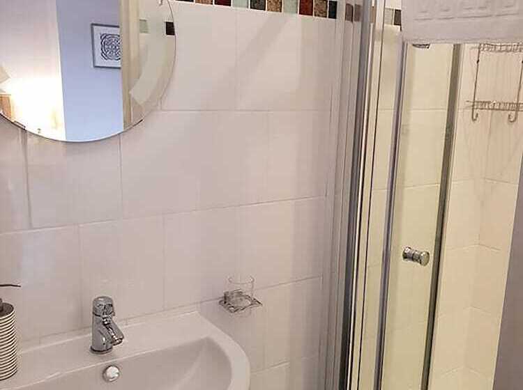 スタンダードルーム, The Red Lion