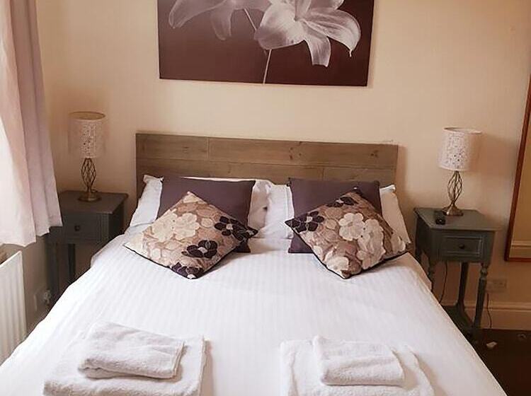 スタンダードルーム, The Red Lion