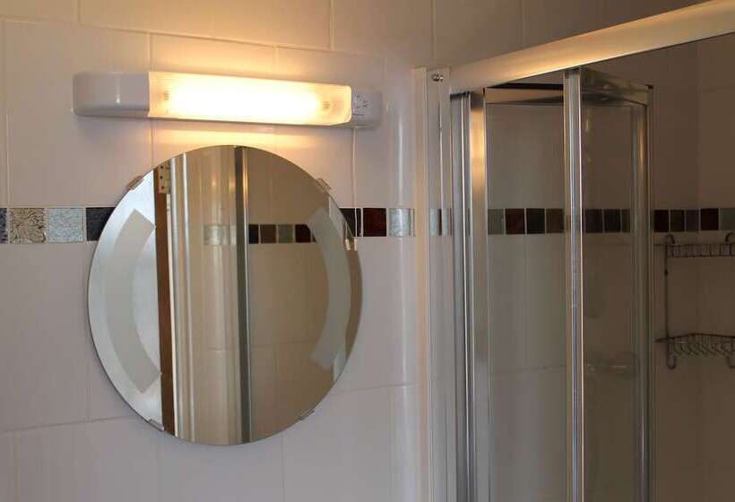 スタンダードルーム, The Red Lion