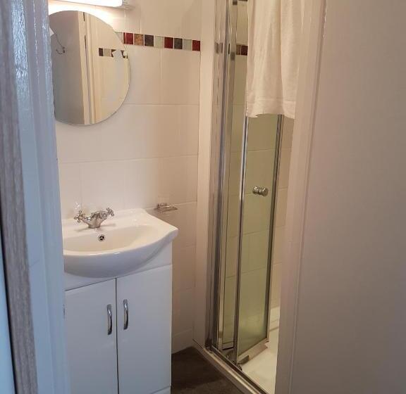 スタンダードルーム, The Red Lion