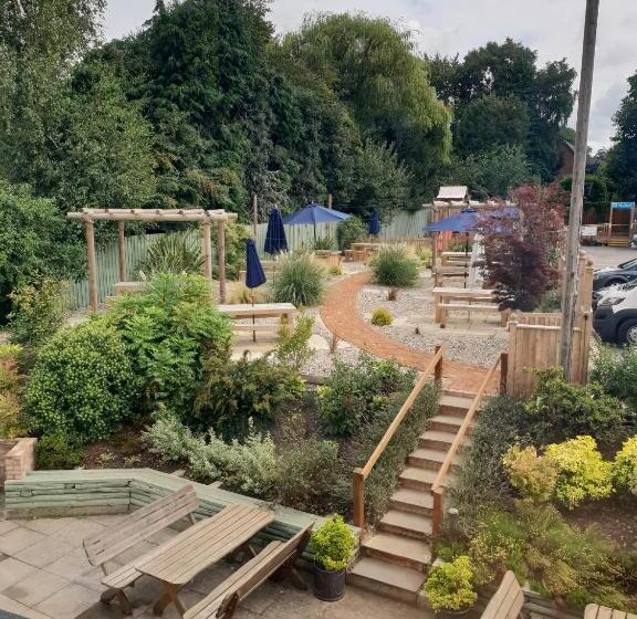 デラックスルーム, The Red Lion