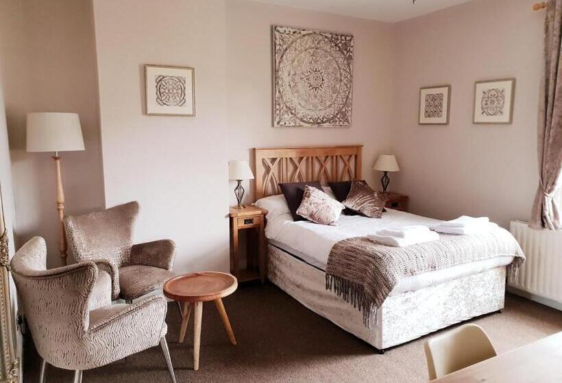 デラックスルーム, The Red Lion