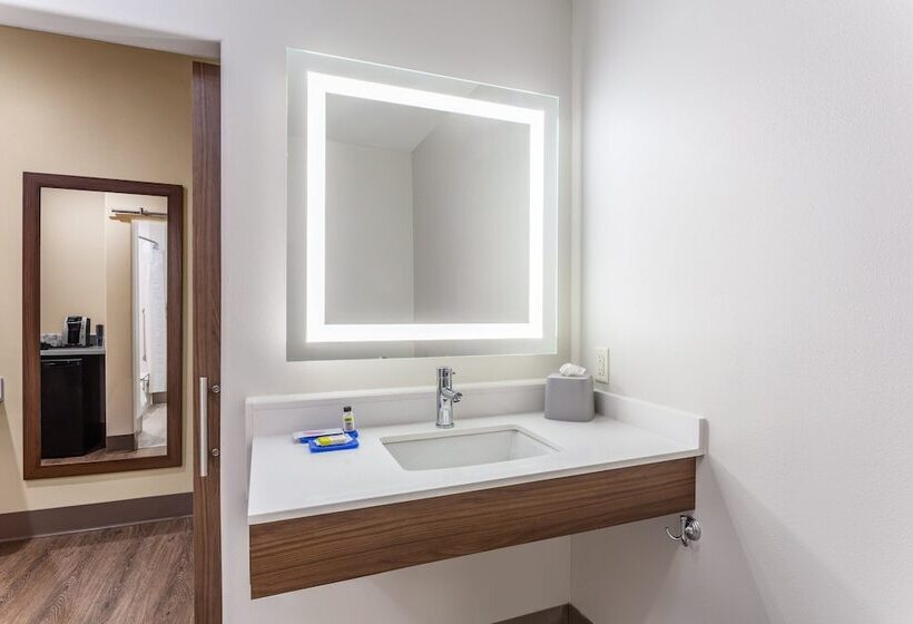 适合残疾人士使用的套间, Holiday Inn Express & Suites Kearney, An Ihg