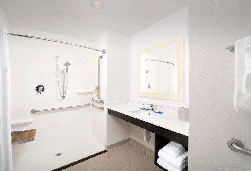 Номер Deluxe Адаптированный для Инвалидов, Holiday Inn Express & Suites Kingsland I 95 Naval Base Area, An Ihg