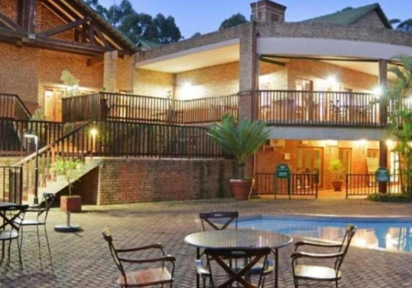 غرفة قياسية مزوَّدة بشُرفة, Greenway Woods Resort