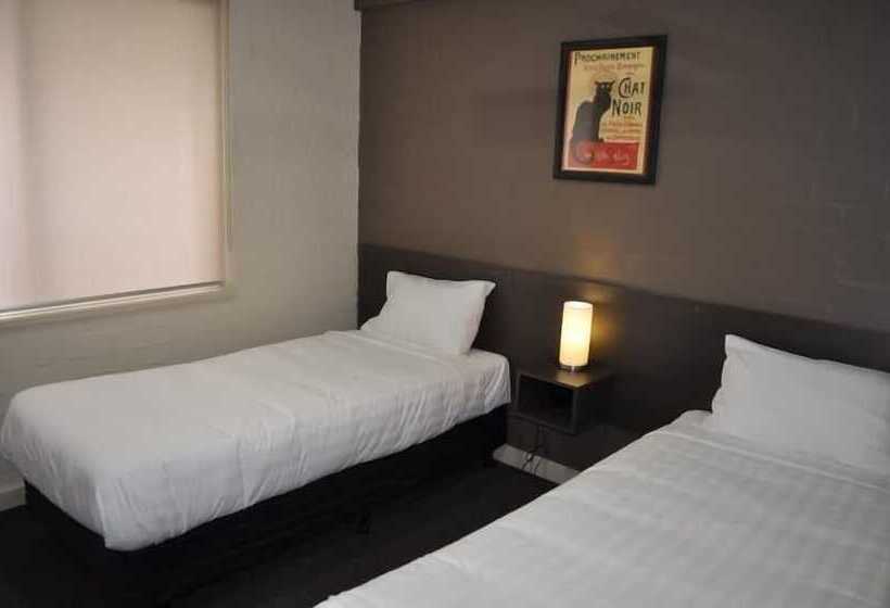 חדר דלוקס, Brougham Arms