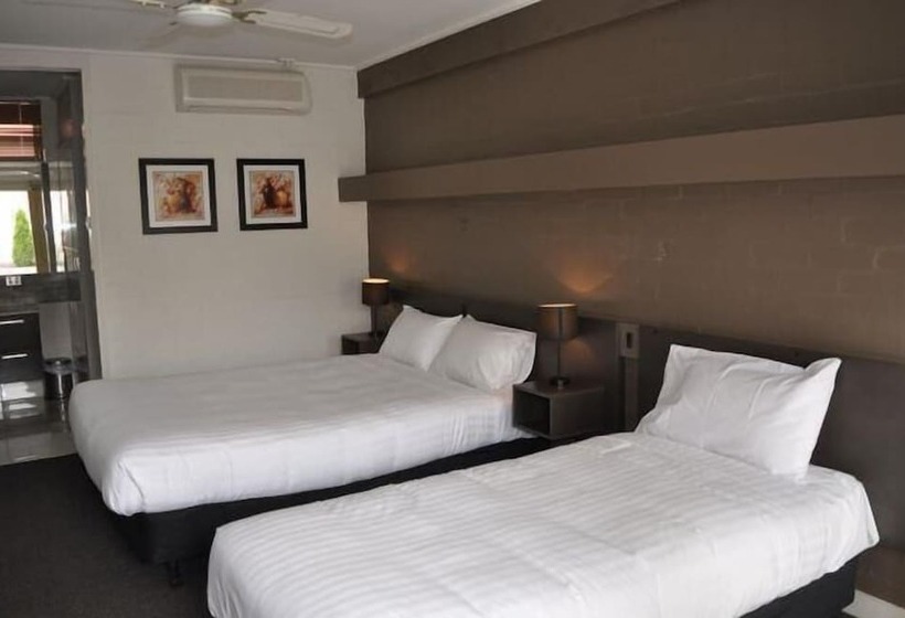 חדר דלוקס, Brougham Arms