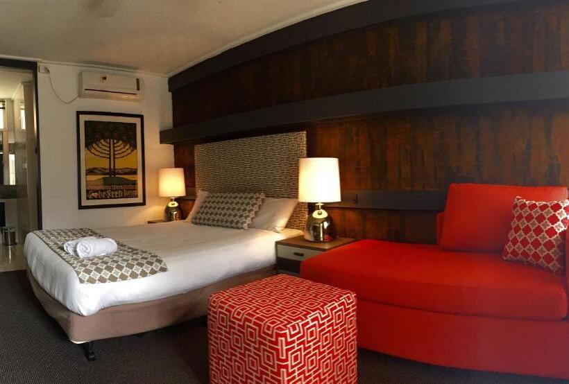 חדר דלוקס, Brougham Arms