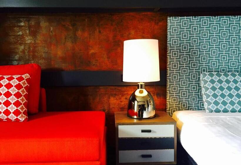 חדר דלוקס, Brougham Arms