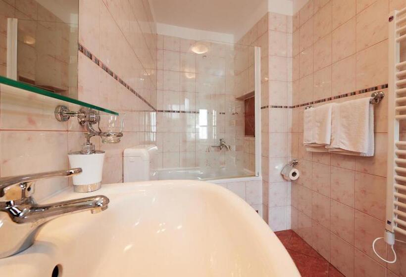 דירת חדר, Apartments And Rooms Jare   In Old Town