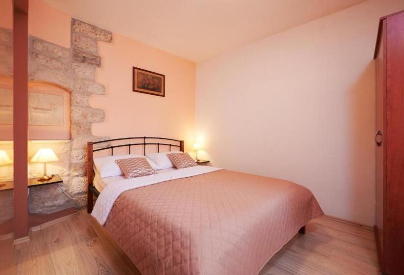 דירת חדר, Apartments And Rooms Jare   In Old Town