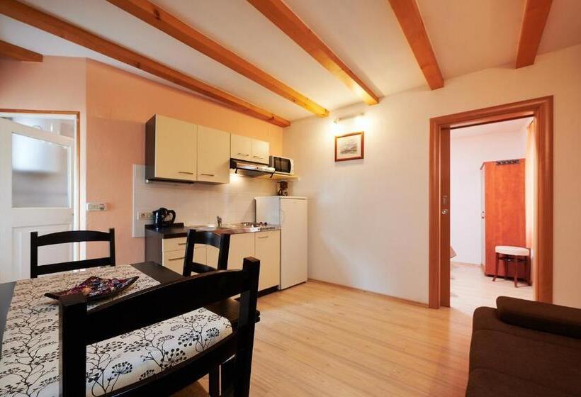 דירת חדר, Apartments And Rooms Jare   In Old Town