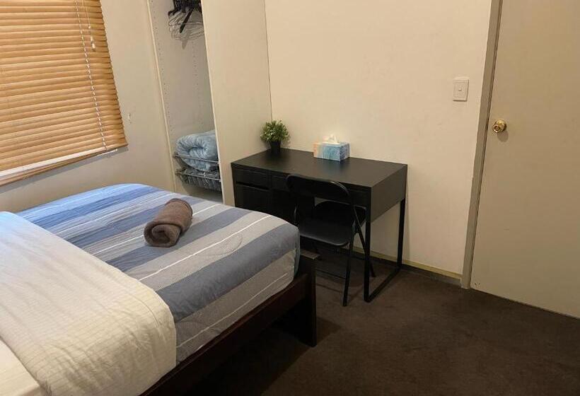 חדר אקונומי, Summer Inn City